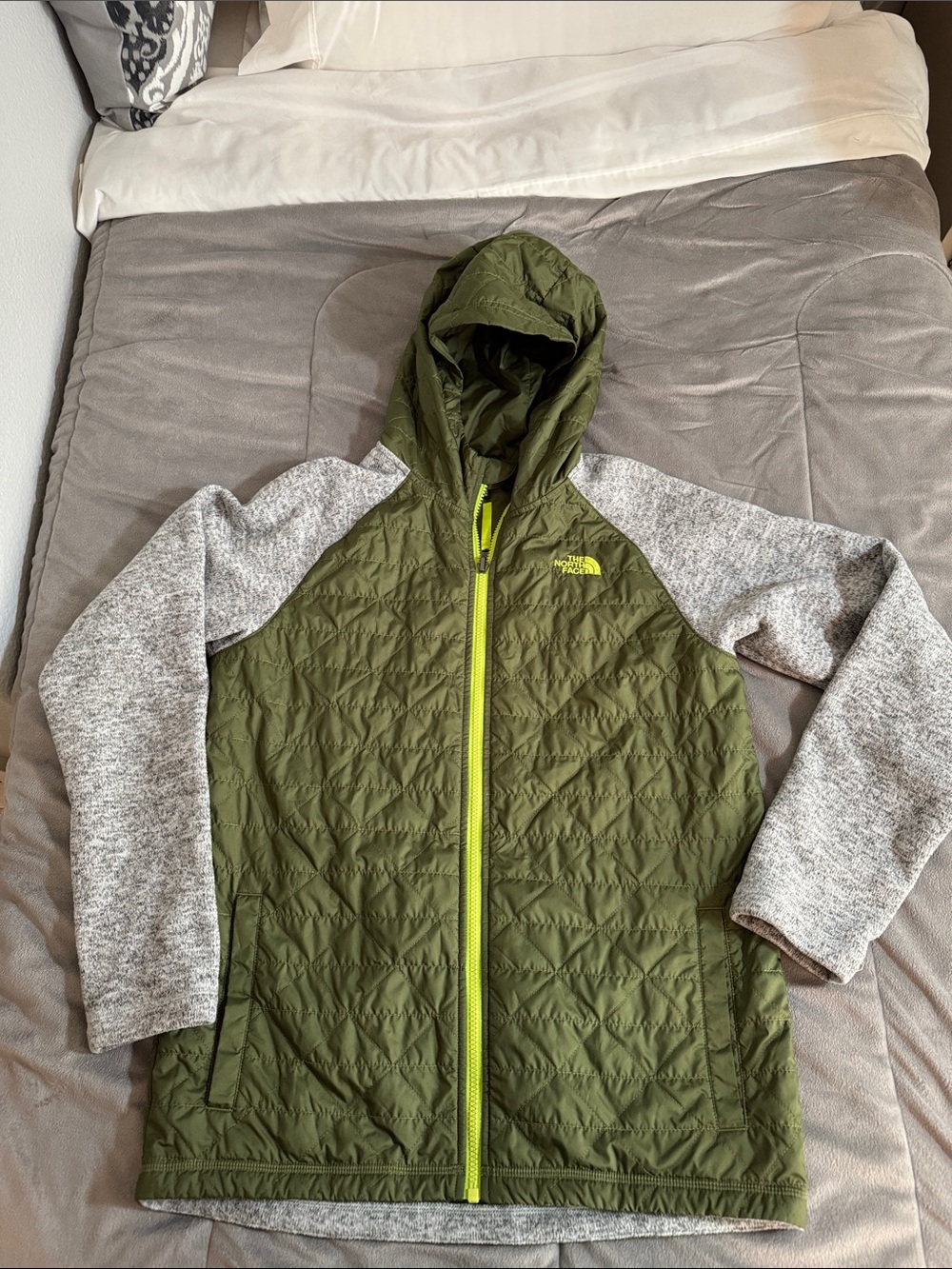 The North Face youth boys Olive Green Quilted Hooded Jacket with Gray Sleeves XL
